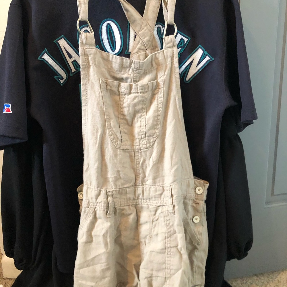 Women’s super cute tan jumper